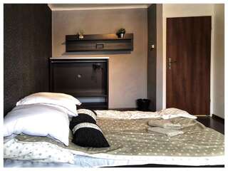 Отели типа «постель и завтрак» Kwadrat B&B Jałowego Жешув Двухместный номер с 1 кроватью и общей ванной комнатой-20